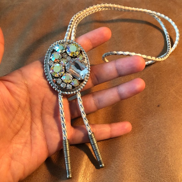 Jewelry - Rhinestone bolo necklace